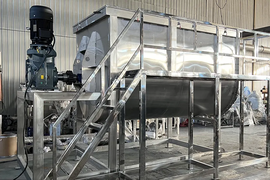 Ribbon mixer configured with a heating or cooling jacket option