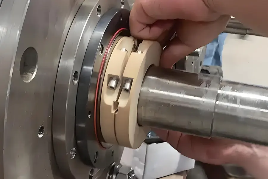 Main shaft packing gland seal on a ribbon mixer end plate